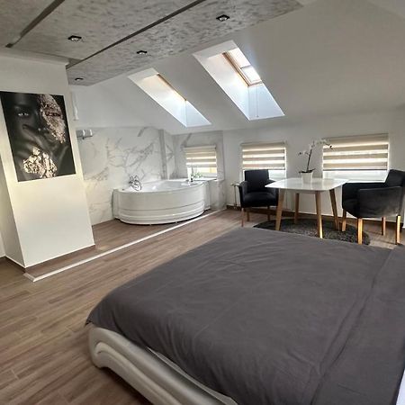 Seti Gorgeous Apartments With Jacuzzi เบลเกรด ภายนอก รูปภาพ